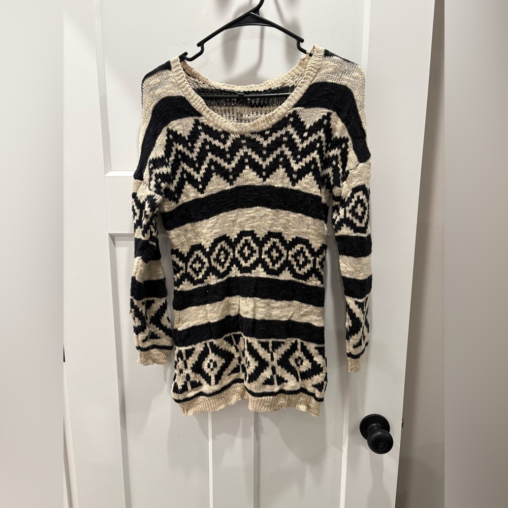 Charlotte Russe Black and Cream Geometric Sweater